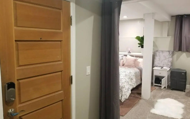 photo 5 of Central 2 bedroom unit with 3 beds and 3 large TVs