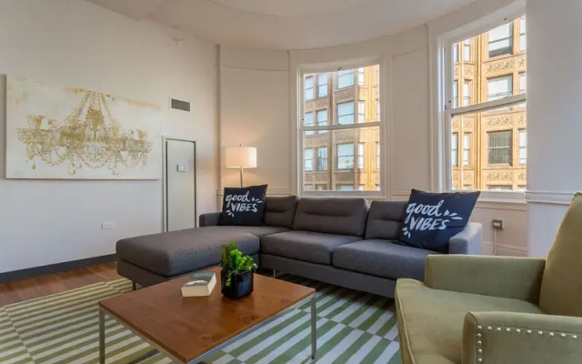 photo 2 of Central 3BR in the Chicago Loop by Sonder
