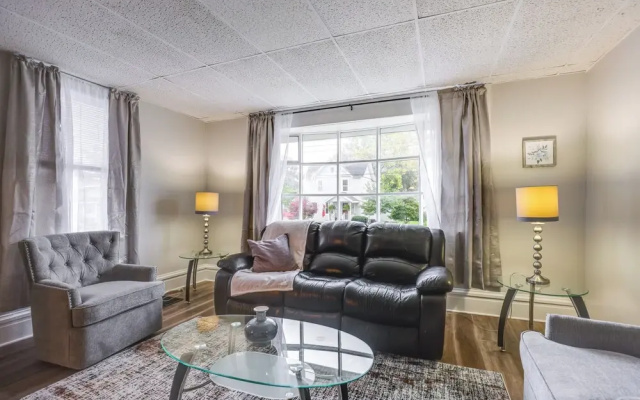 photo 4 of Central Auburn Apartment w/ Porch: Pets Welcome!
