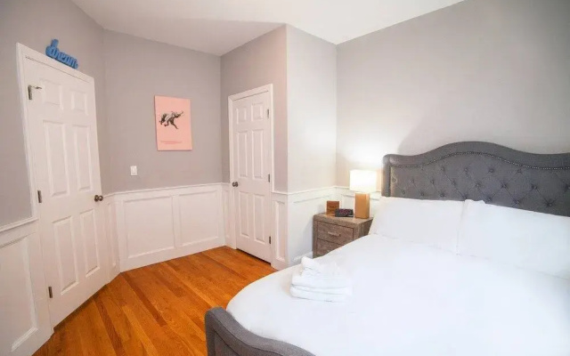 photo 3 of Central Boston 5 Bed 2 Bath North End-sleeps 10