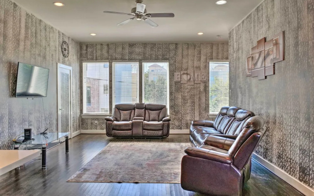 photo 2 of Central Houston Townhouse - 1 Mi to Downtown!