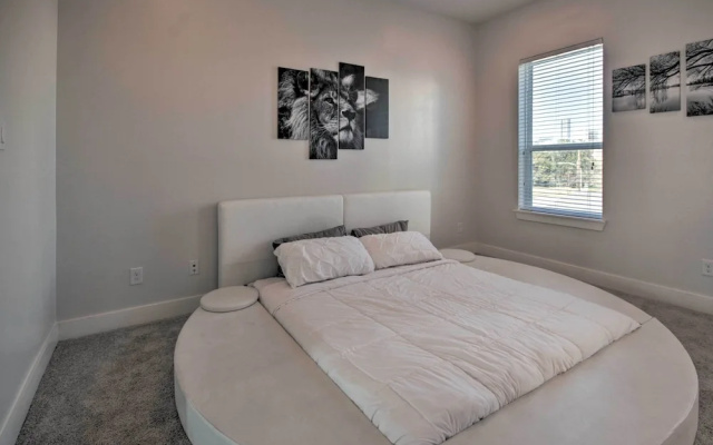 photo 3 of Central Houston Townhouse - 1 Mi to Downtown!