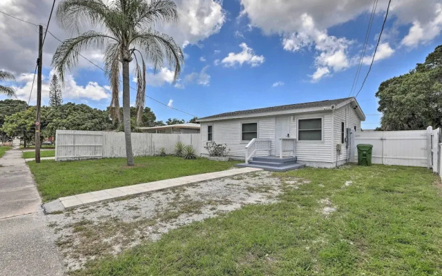 photo 3 of Central Sarasota Home: 8 Mi to Siesta Key!