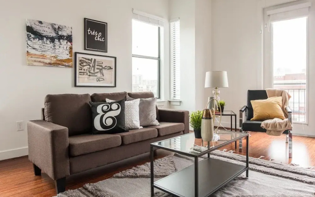 photo 4 of 1 BR Uptown Apt close to shopping by Frontdesk