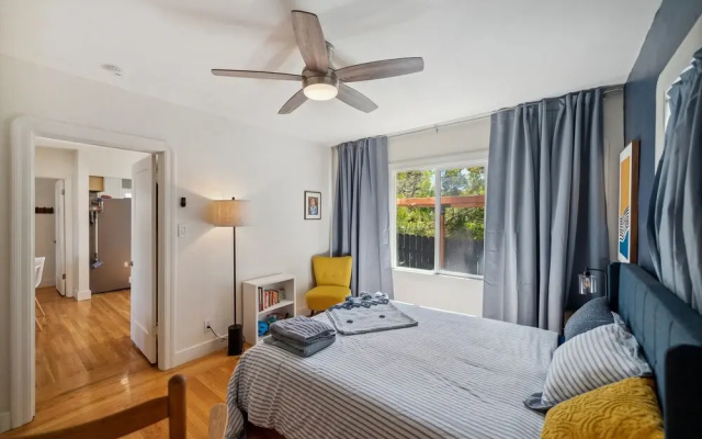 photo 4 of Centrally Located 2 Bedrooms Walkable 2 Duplex by Redawning