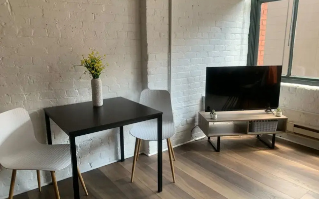 photo 3 of FRONTDESK East 8 Loft Apts Downtown Cincinnati