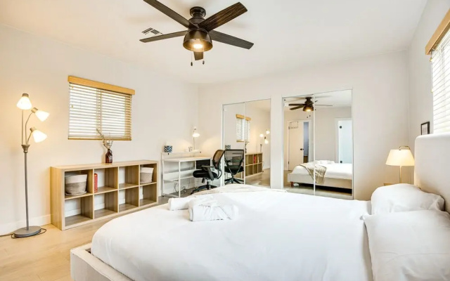 photo 3 of Centrally Located Los Angeles Home w/ Courtyard