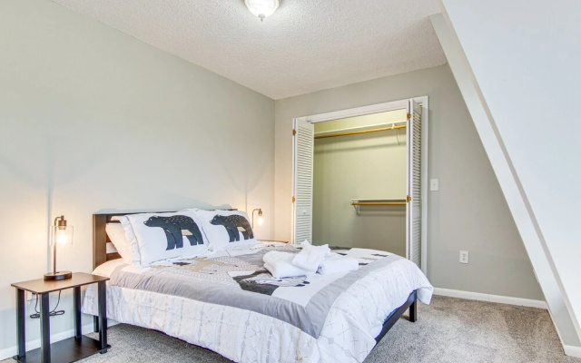 photo 3 of Centrally Located Mills River Townhome w/ Fire Pit