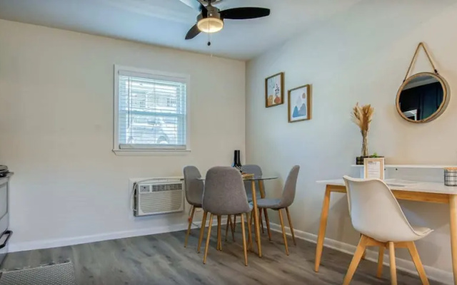 photo 2 of Centrally Located Studio Near Downtown
