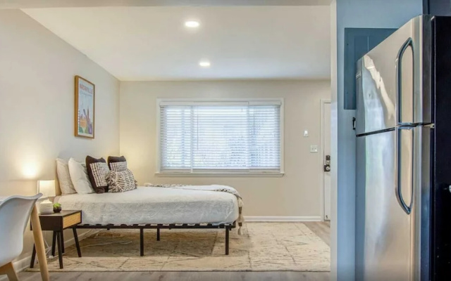 photo 5 of Centrally Located Studio Near Downtown