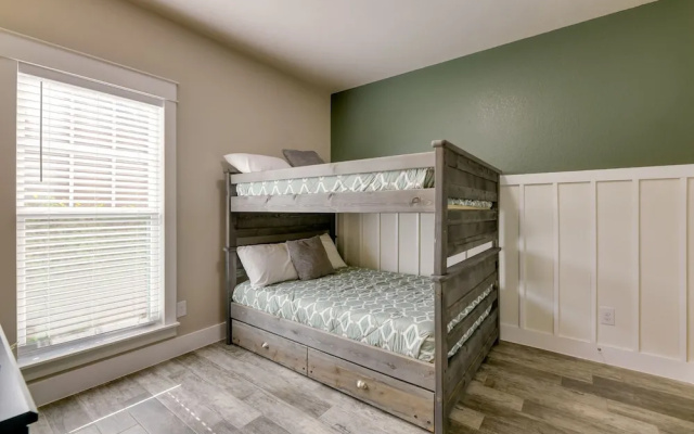 photo 4 of Centrally Located Stunning 3BR 2BA Near Downtown