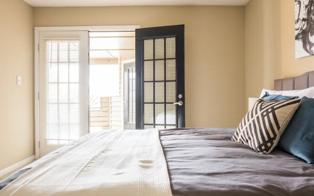 photo 5 of Centrally Located Uptown Apartments