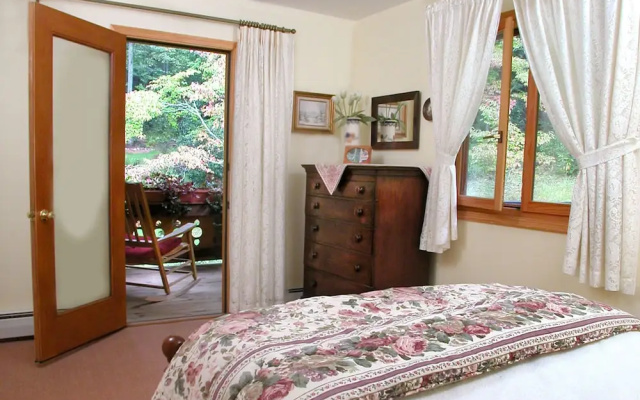 photo 2 of Chalet Inn Bed & Breakfast