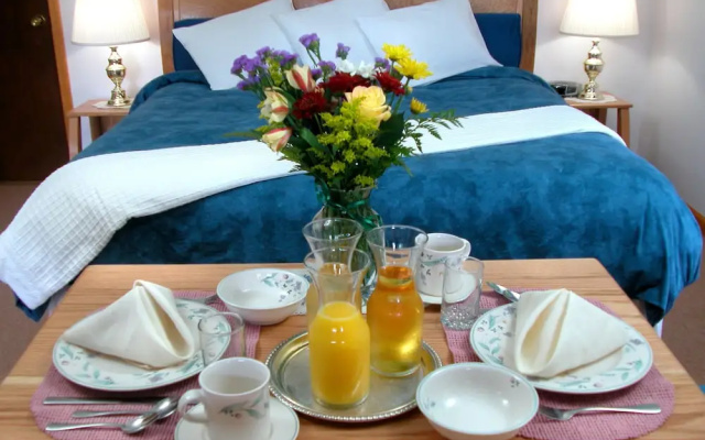 photo 3 of Chalet Inn Bed & Breakfast