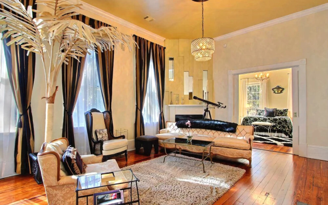 photo 2 of Champagne Suite