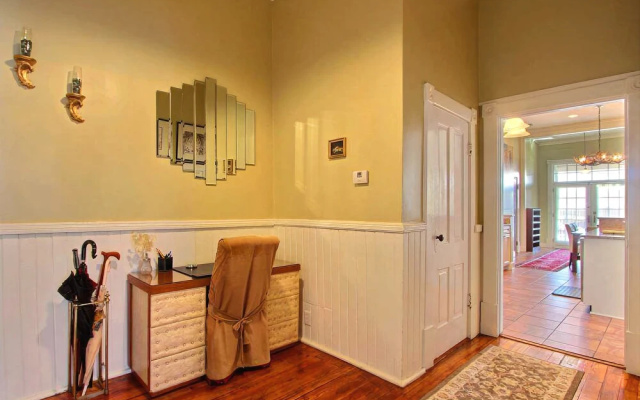 photo 5 of Champagne Suite