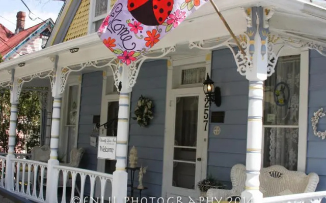 photo 2 of Chantilly Lace Inn