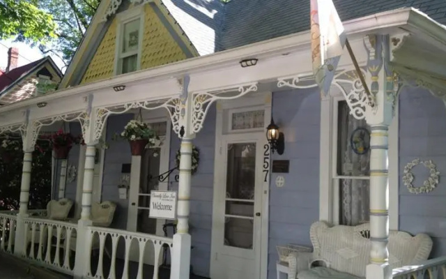 photo 3 of Chantilly Lace Inn