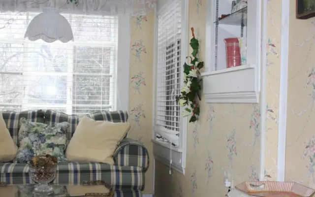 photo 4 of Chantilly Lace Inn