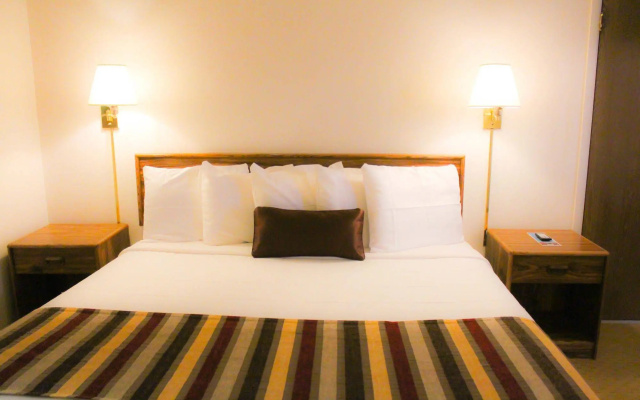 photo 4 of Chaparral Motor Inn