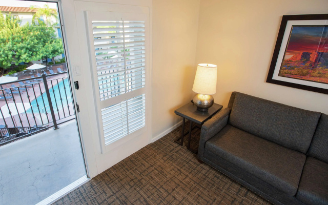 photo 3 of Embassy Suites by Hilton Scottsdale Resort