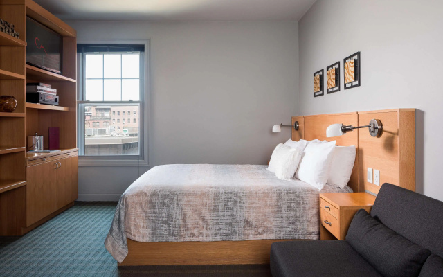 photo 3 of Charlesmark Hotel