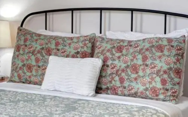 photo 5 of Southern Charm on Liberty
