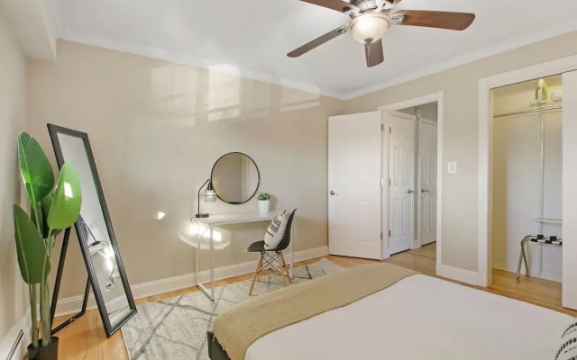photo 4 of Charming 1BR Apt in Arlington Heights