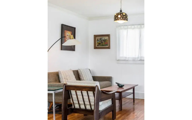 photo 2 of Charming 2 Bedroom Bungalow in Silver Lake