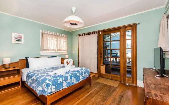 photo 4 of Charming 2 Bedroom Bungalow in Silver Lake