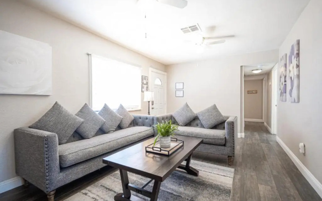 photo 2 of Charming 2 Bedroom House