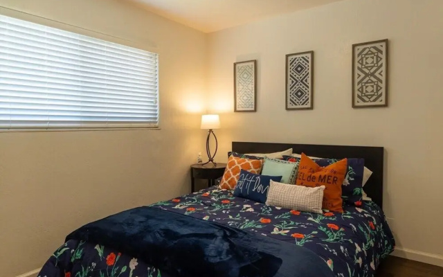 photo 2 of Charming, 2 Bedroom in Newark