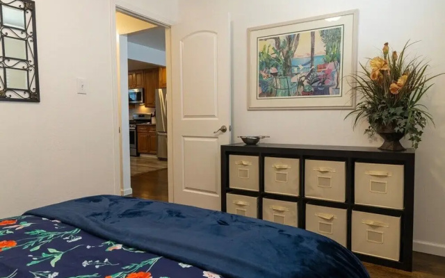 photo 3 of Charming, 2 Bedroom in Newark