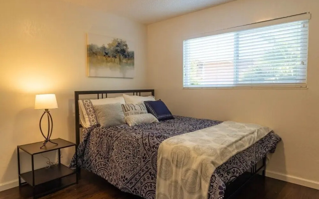photo 4 of Charming, 2 Bedroom in Newark