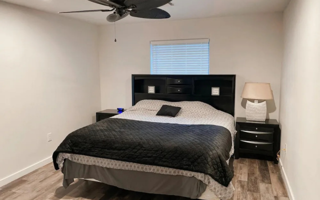 photo 2 of Charming 2-bed Apartment in Houston