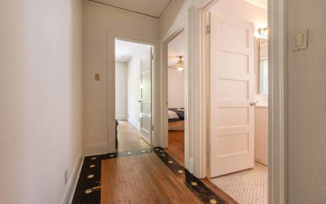 photo 4 of Charming 2bed House in Koreatown