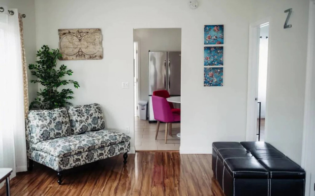 photo 4 of CHARMING 2-BEDROOM BUNGALOW HOME IN GLENDALE  (p4)