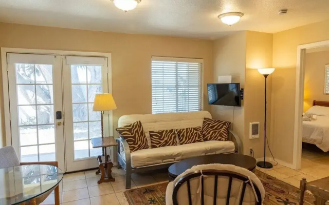 photo 2 of Charming 2-bedroom in East Palo Alto