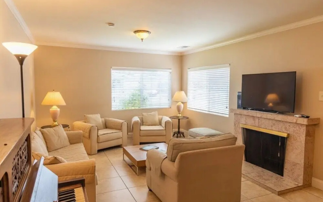 photo 4 of Charming 3-bedroom in East Palo Alto