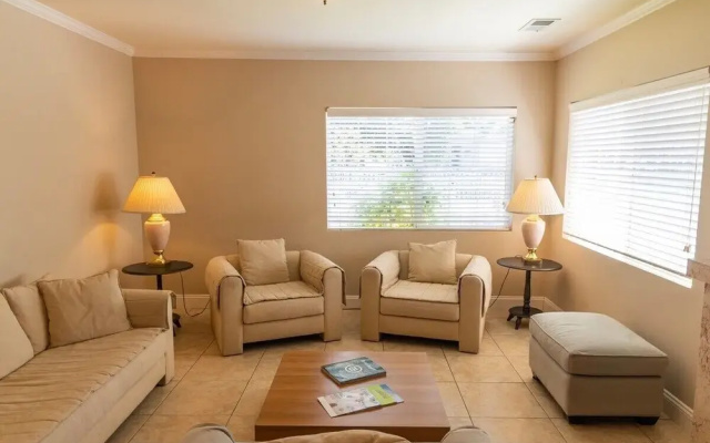 photo 5 of Charming 3-bedroom in East Palo Alto