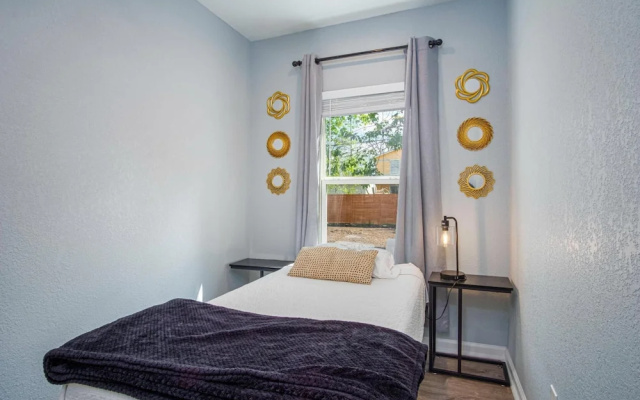 photo 2 of Charming 3BR 1BA Close to Vibrant Downtown