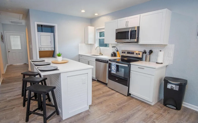 photo 3 of Charming 3BR 1BA Close to Vibrant Downtown