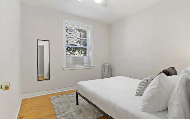 photo 4 of Charming 3BR Rogers Park Home in Newgard