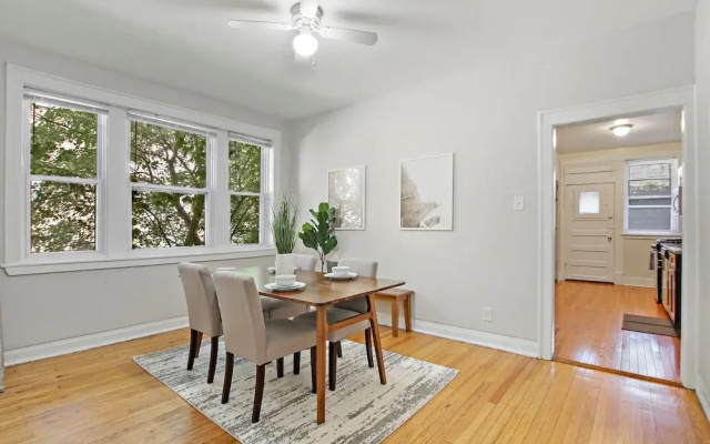 photo 5 of Charming 3BR Rogers Park Home in Newgard