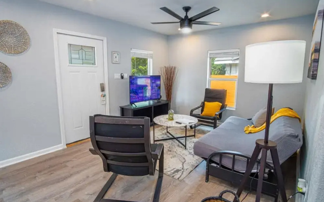 photo 3 of Charming 3br/1ba Close to Vibrant Downtown