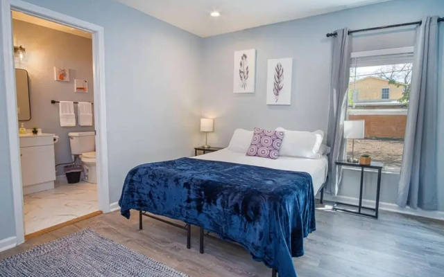 photo 4 of Charming 3br/1ba Close to Vibrant Downtown