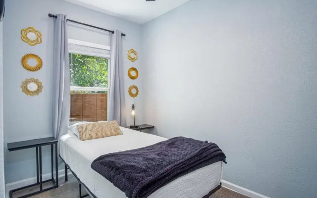 photo 5 of Charming 3br/1ba Close to Vibrant Downtown