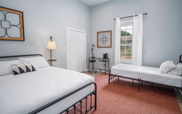 photo 2 of Charming 3br/2ba Gem Close to Downtown/ Riverwalk