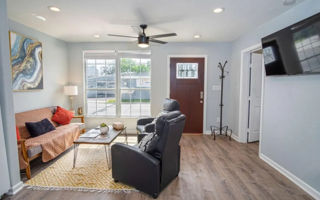 photo 3 of Charming 3br/2ba Gem Close to Downtown/ Riverwalk