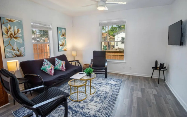 photo 4 of Charming 4BR 2BA Only 5 Mins Downtown Riverwalk